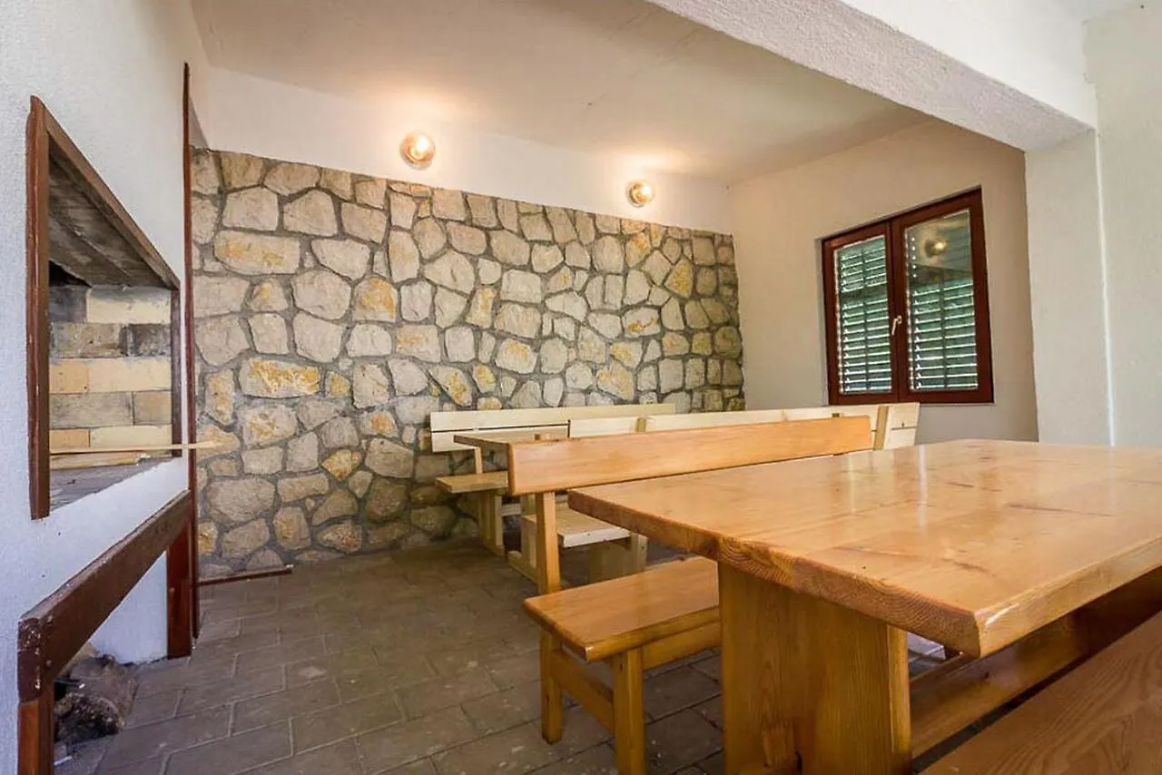 Apartment Mario Lopar 0*,