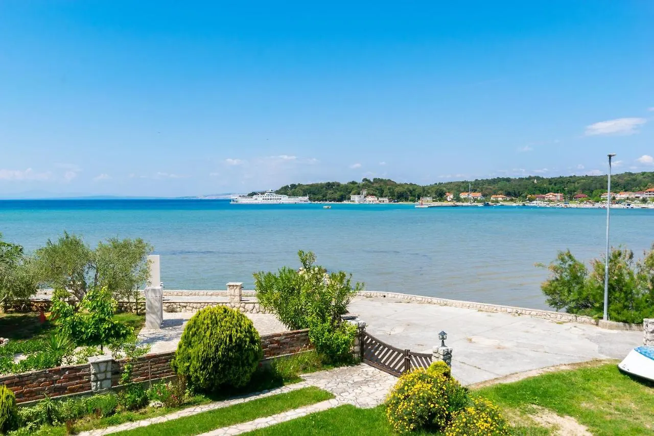 Apartment Iva i Mario 2 Lopar 0*,  Croazia