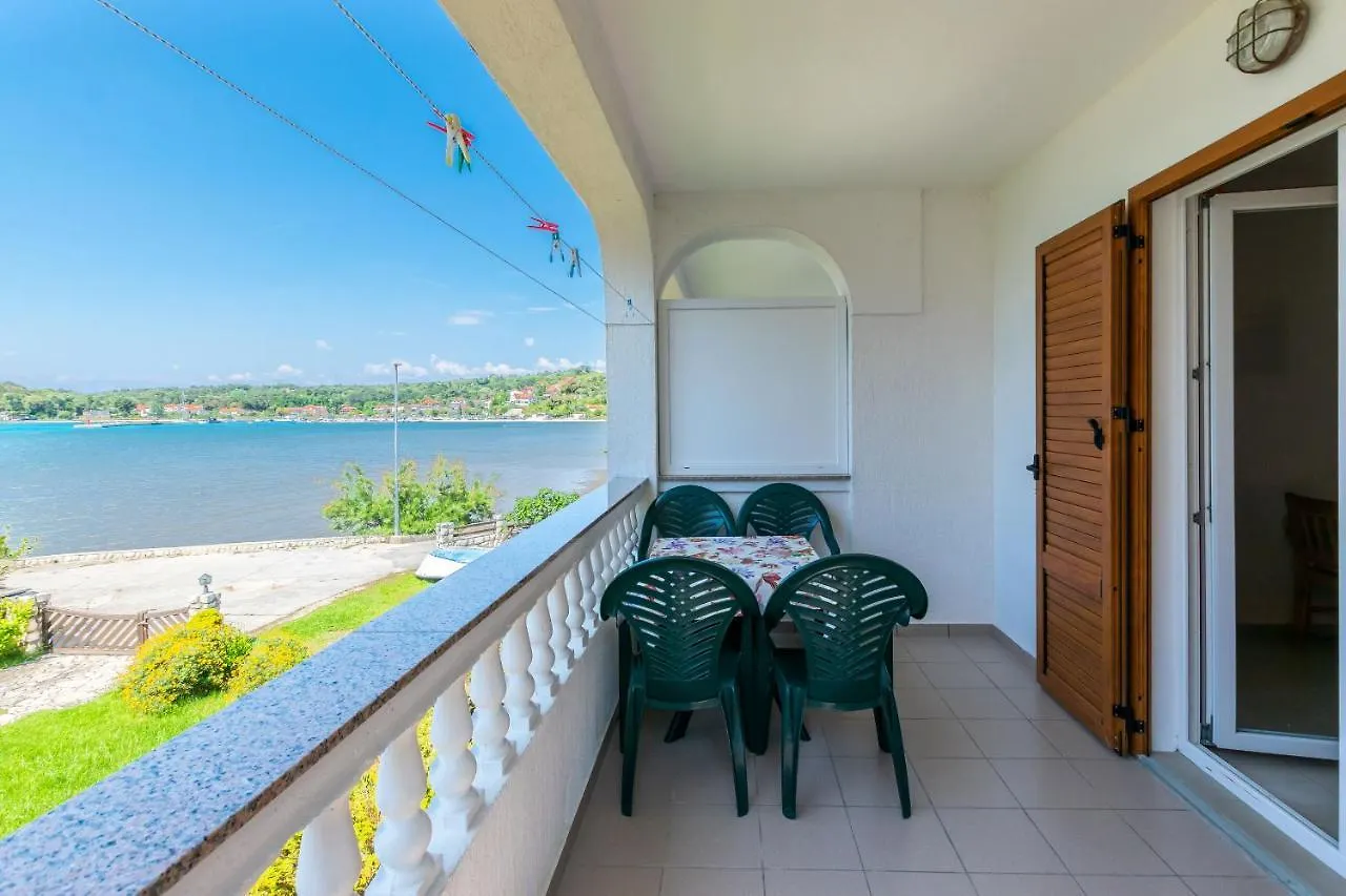 Apartment Mario Lopar 0*,  Croatia