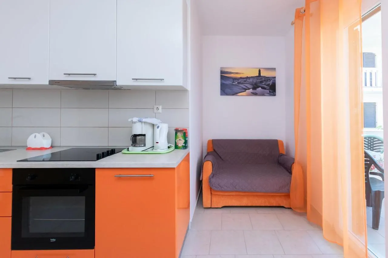 Apartment Mario Lopar 0*,